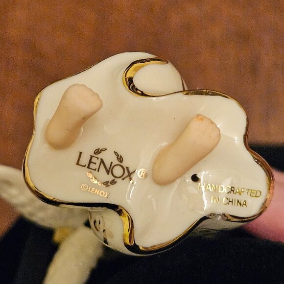 Lenox 2008 5 inch Angel Ornament. Angel Holding the 2008 Star - Picture 3 of 4